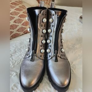 Karl Lagerfeld statement boots. Women. Size 9.5